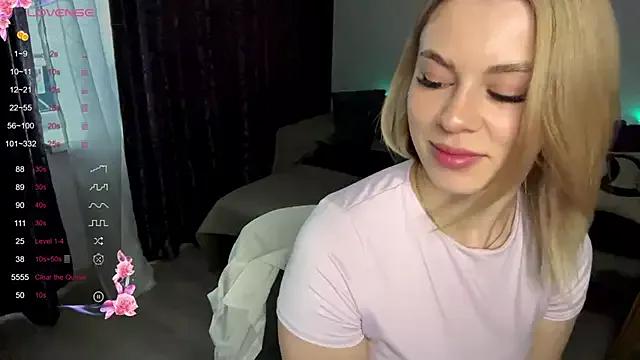 Lil_Elisa from StripChat is Freechat