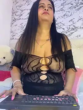 Lili__taylor from StripChat is Freechat