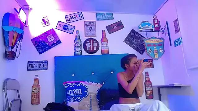 lili_roussi from StripChat is Freechat