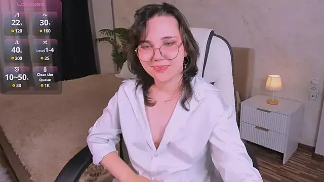 LiliViolet from StripChat is Freechat