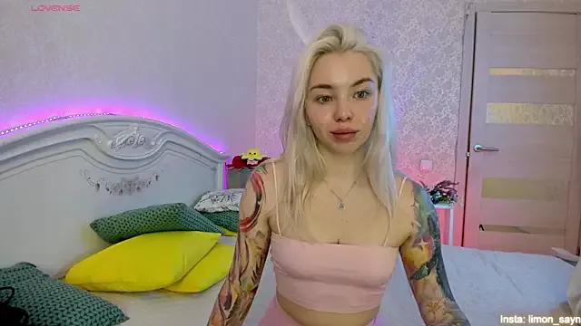 Entertain your itch for girls livestreamers with our collection of stunning models, skilled in the art of temptation and delight.