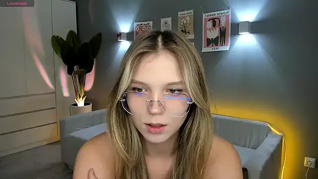 Entertain your itch for girls livestreamers with our collection of stunning models, skilled in the art of temptation and delight.