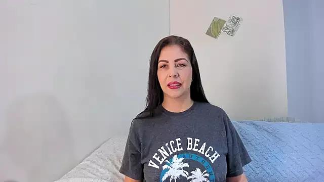 linavelezz from StripChat is Freechat