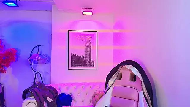 LinzyRouse from StripChat is Freechat