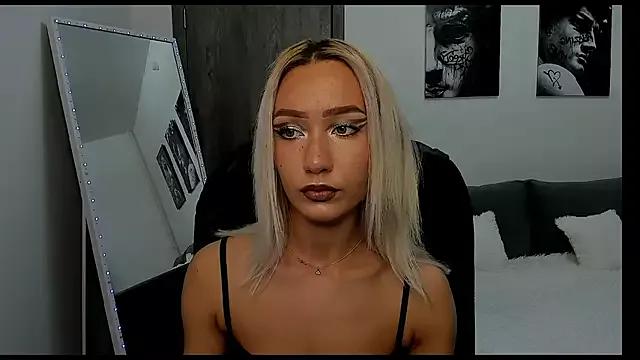 Entertain your itch for girls livestreamers with our collection of stunning models, skilled in the art of temptation and delight.