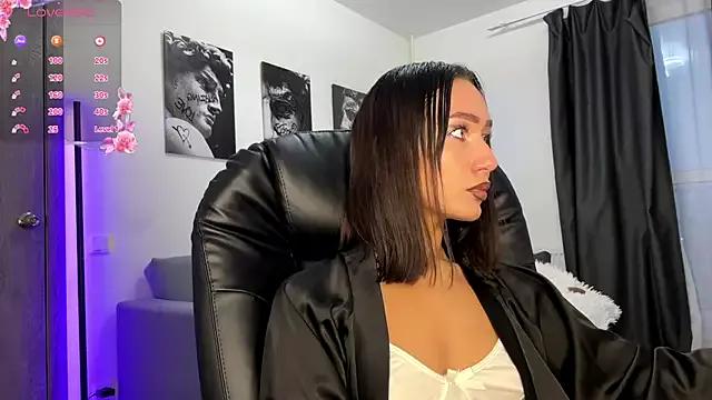 Entertain your itch for girls livestreamers with our collection of stunning models, skilled in the art of temptation and delight.