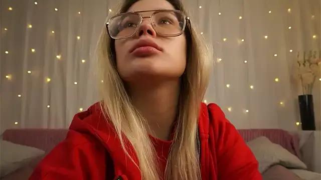 LisaRiza from StripChat is Freechat