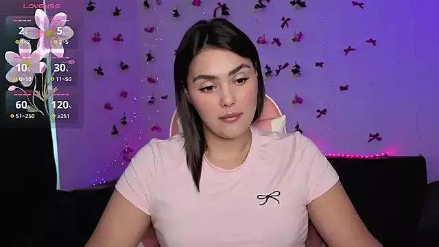Lisasrayy from StripChat is Freechat