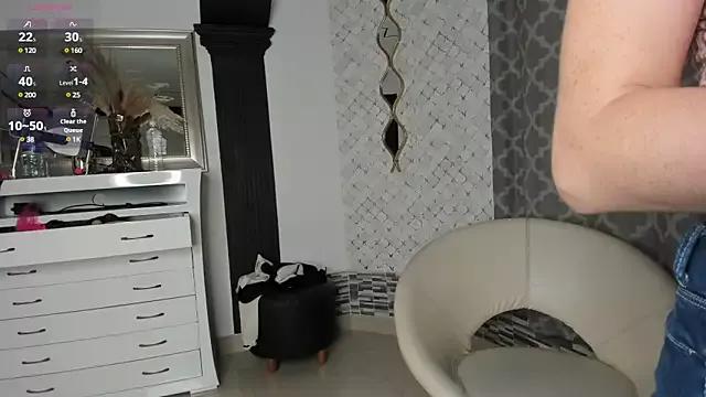 Lissa_Brow from StripChat