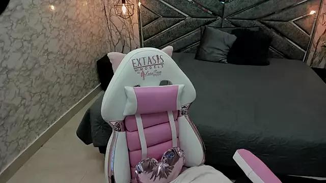 Entertain your itch for girls livestreamers with our collection of stunning models, skilled in the art of temptation and delight.