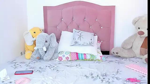 LittleAngelx from StripChat is Freechat