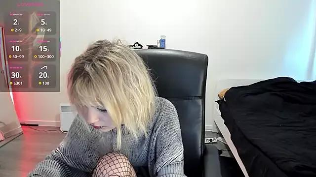LiyaLuna from StripChat is Freechat