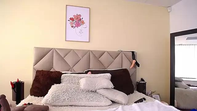 Liza_Russell from StripChat is Freechat