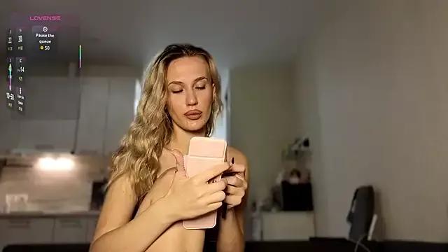 lluna_drug from StripChat is Freechat