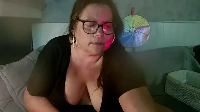 Lola-squirt from StripChat is Freechat