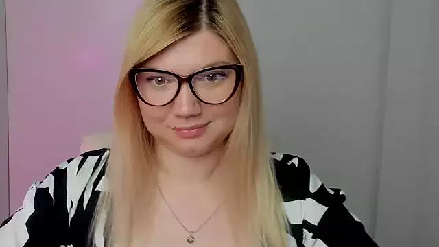 Entertain your itch for girls livestreamers with our collection of stunning models, skilled in the art of temptation and delight.