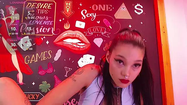 LolaLarsson from StripChat is Freechat
