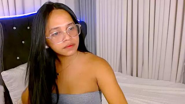 Lorainnelustts from StripChat is Freechat
