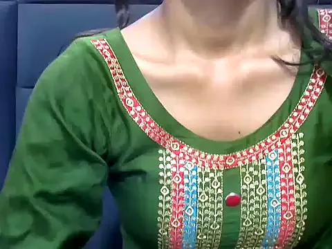 Love_hart from StripChat is Freechat