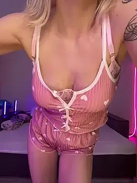 Entertain your itch for girls livestreamers with our collection of stunning models, skilled in the art of temptation and delight.