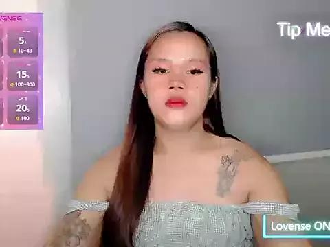 Lovelyariah from StripChat is Freechat