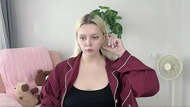 lovelybebe from StripChat is Freechat