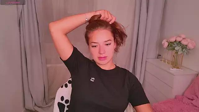 LovelyJessie from StripChat is Freechat