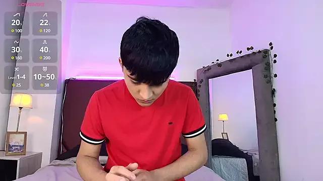 Lucass_love from StripChat is Freechat