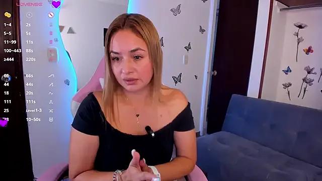 luciamature_ from StripChat is Freechat