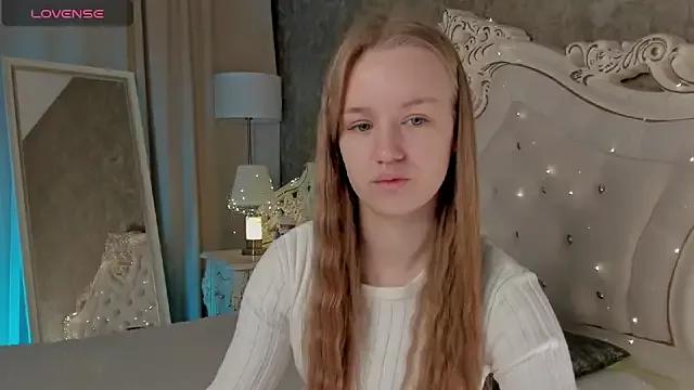 Lucy_Shaw from StripChat is Freechat