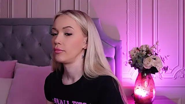 Entertain your itch for girls livestreamers with our collection of stunning models, skilled in the art of temptation and delight.