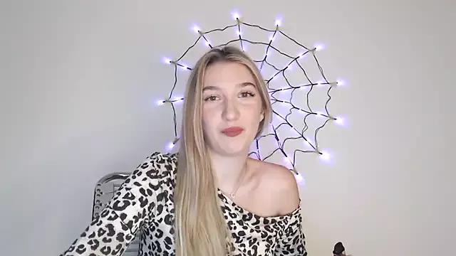 Lucyreeel_ from StripChat is Freechat