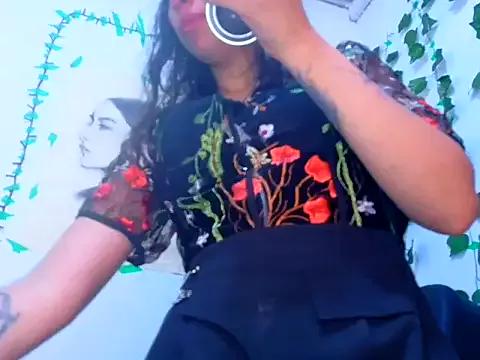 lucywhite13 from StripChat is Freechat