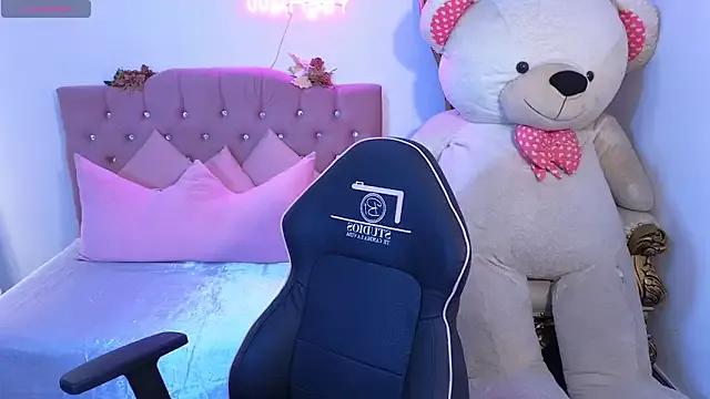 Entertain your itch for girls livestreamers with our collection of stunning models, skilled in the art of temptation and delight.