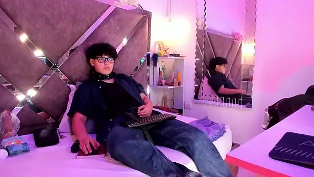 LukeBear from StripChat is Freechat