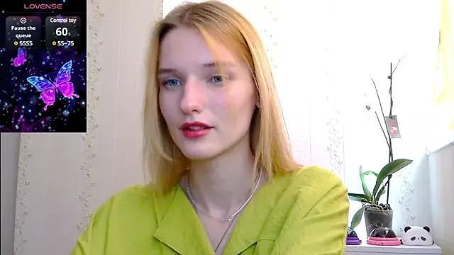 Lulu_solt from StripChat is Freechat