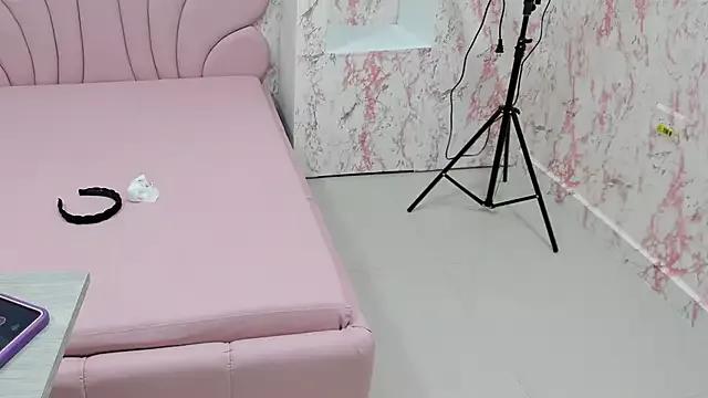 Luna-Black from StripChat is Freechat