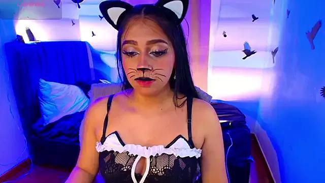 luna-cute from StripChat is Freechat