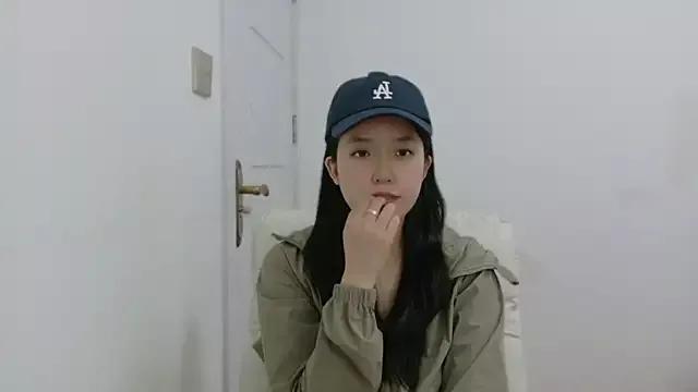 luna-li0001 from StripChat is Freechat