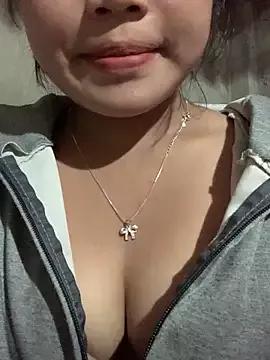 Luna-xinh04 from StripChat is Freechat