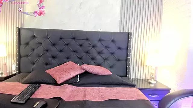 luna__dance from StripChat is Freechat