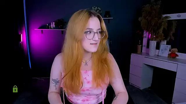 luna_berryy from StripChat is Freechat