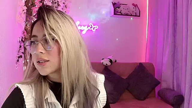 Luna_Gray_ from StripChat is Freechat