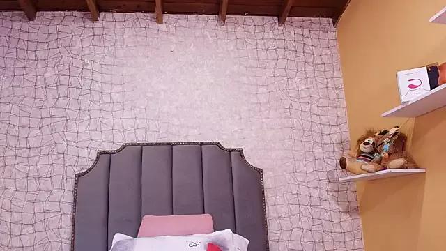 luna_mont from StripChat is Freechat