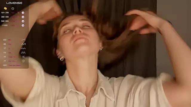 Luna_Rove from StripChat is Freechat