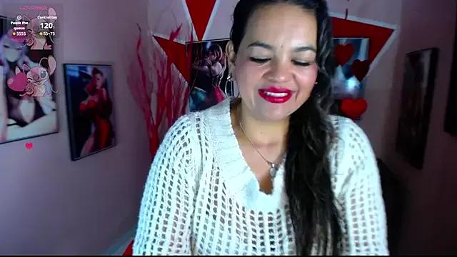 luna_seduce from StripChat is Freechat