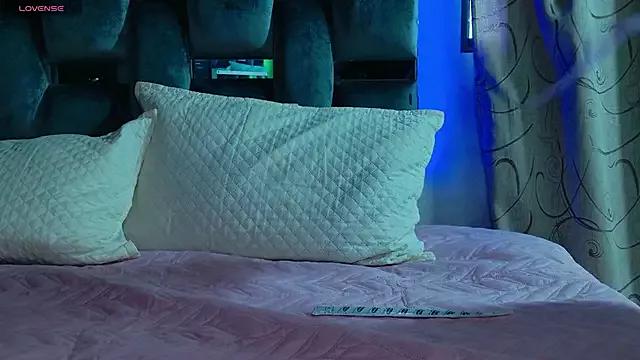 Luna_sophya from StripChat is Freechat