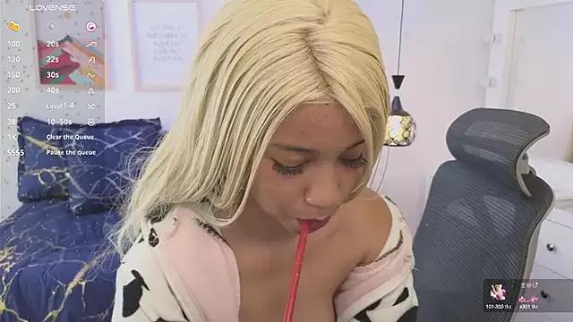 lunaa_joness from StripChat is Freechat