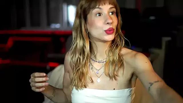 Lunaaa_97 from StripChat is Freechat
