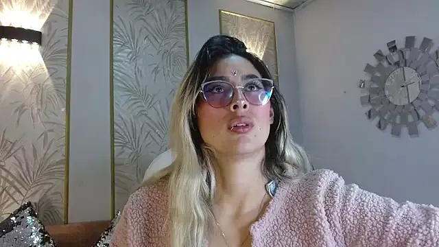LunaaGrey_ from StripChat is Freechat